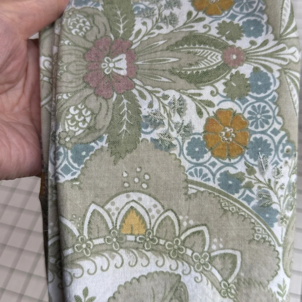 Pottery Barn Cotton Napkins Set of 4 – Green Paisley Floral – 20x20